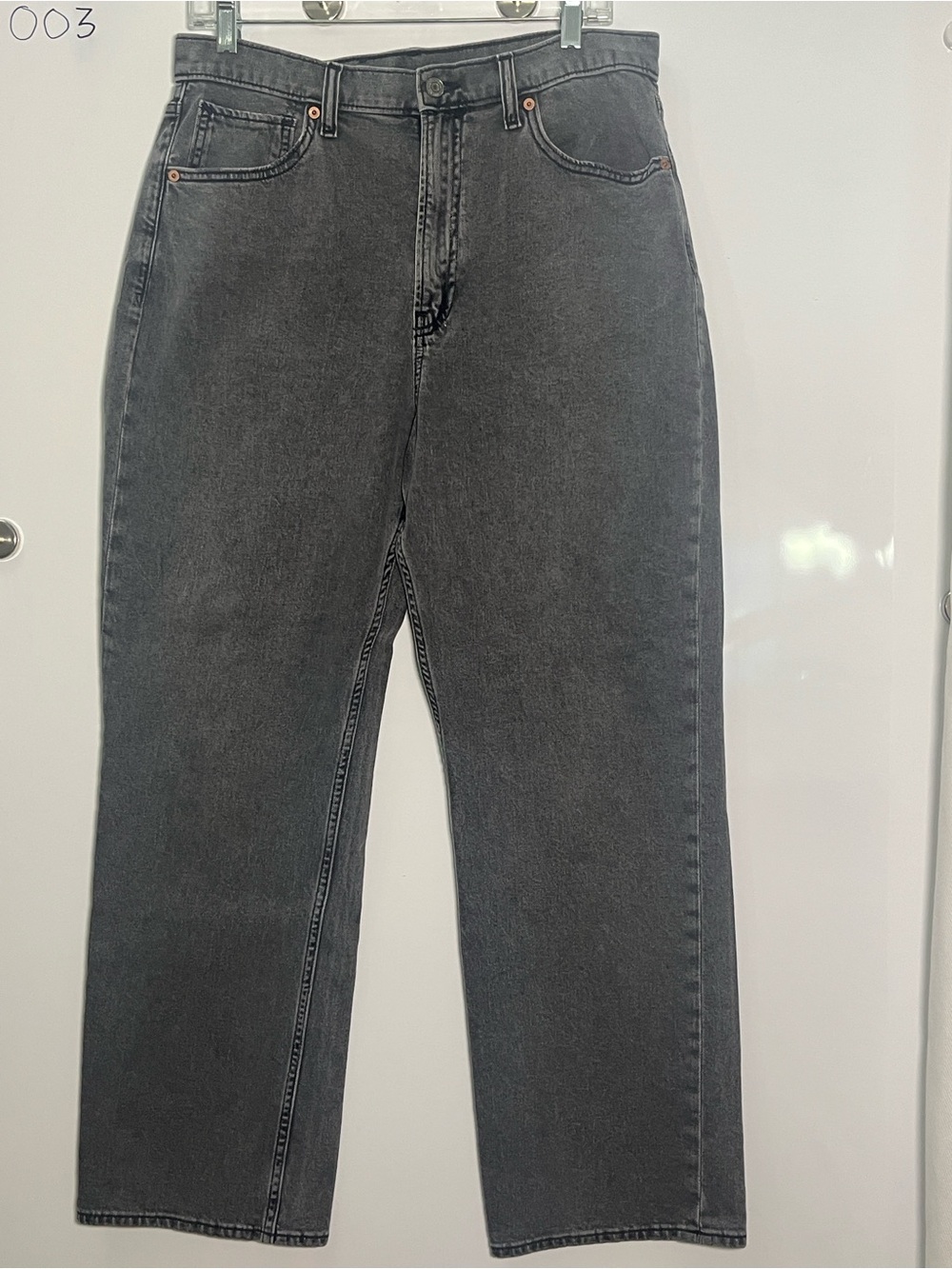 GAP Women’s Straight Leg Jeans in Washed Charcoal